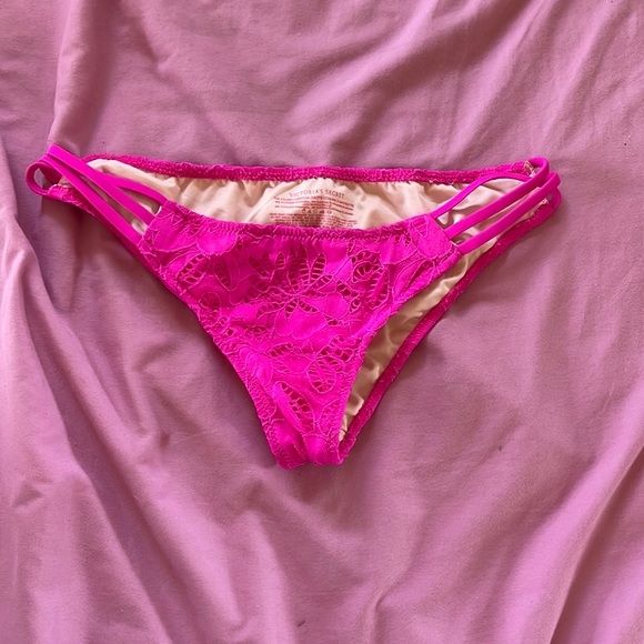Victoria’s Secret bikini bottom - Picture 1 of 1